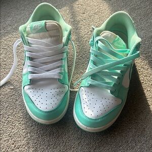 Nike Dunks Mint & White.